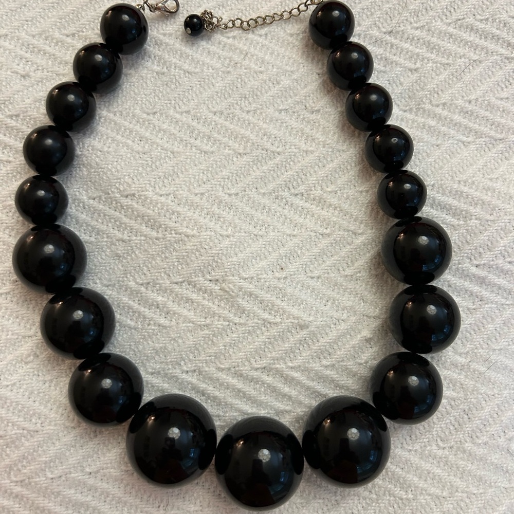 Vintage short Black Beaded Necklace, 19”, great condition. - Picture 2 of 4